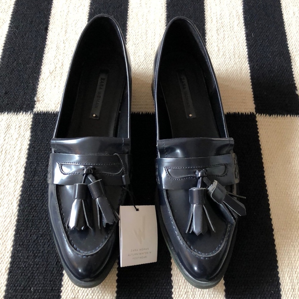 Zara navy faux leather tasseled loafers size 10/41